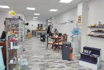 Interior tienda de vapeo, We are Vapers Lugones