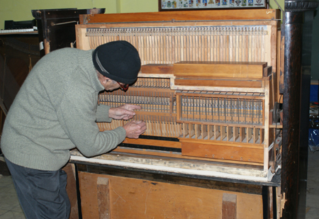 Restauración amorniola de piano