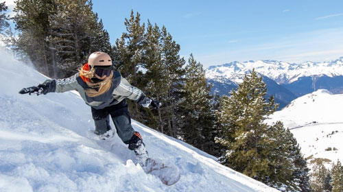 Anto Pomar, profesora de snowboard en Cabin Fever School